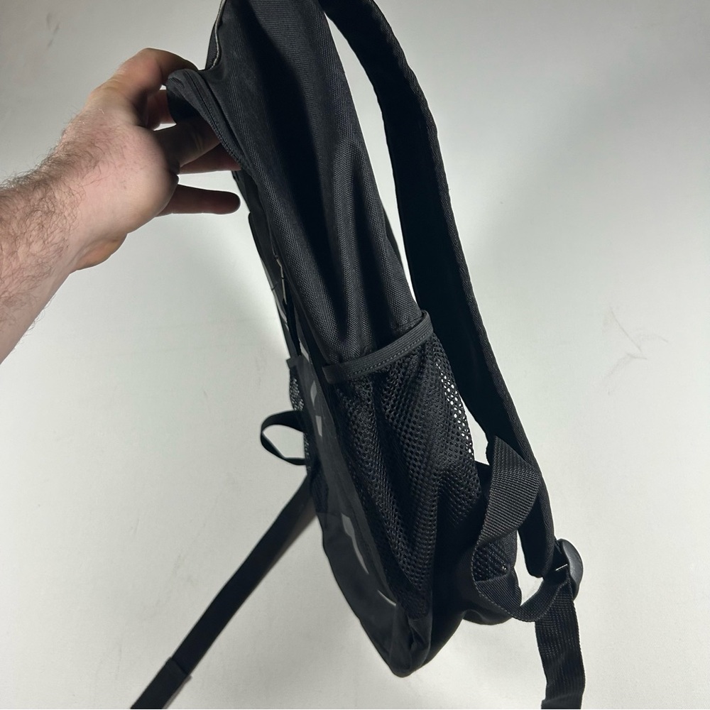 Oakley Backpack Enduro 3.0 20L Black Out Travel Commute School Work - Picture 4 of 10